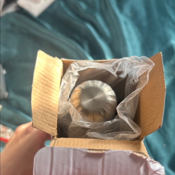 New York Themed Insulated Water Bottle. Prefect for the holidays.The best of NYC - Picture 14 of 16